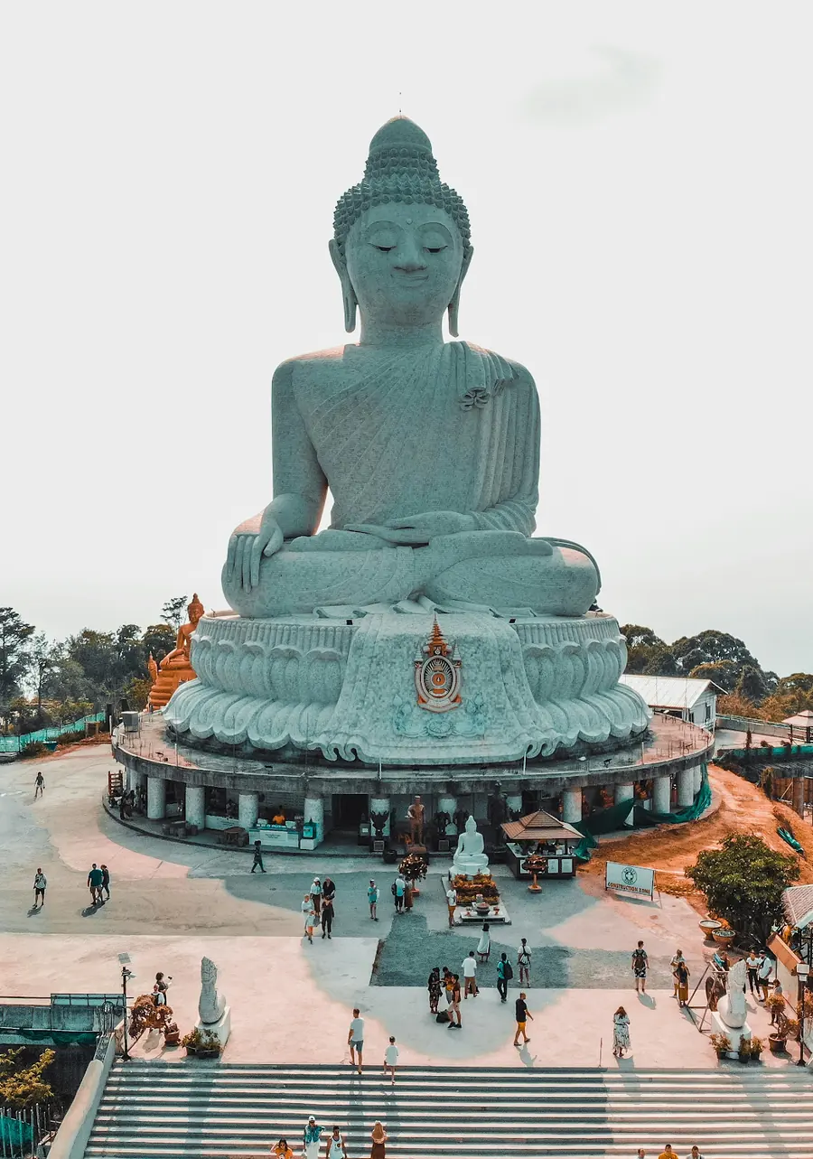 พระใหญ่เมืองภูเก็ตองค์สีขาวบนยอดเขานาคเกิด